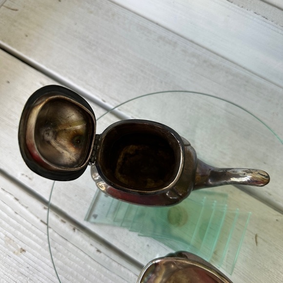 REED & BARTON, SILVER SOLDERED, 7 OUNCE, HOTEL CREAM PITCHER - Picture 4 of 7